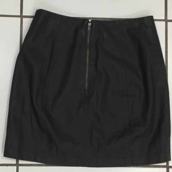 NWOT Free People Faux Leather Mini Skirt - Picture 2 of 5